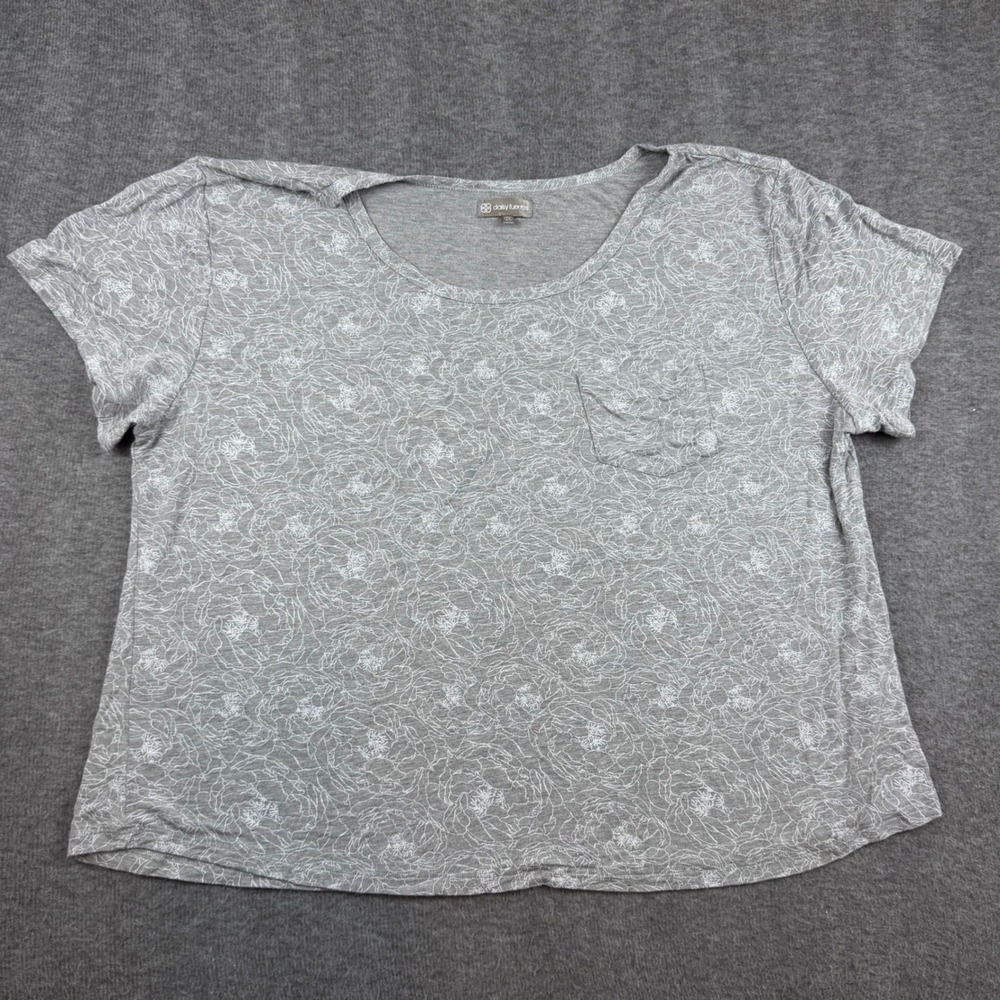 Daisy Fuentes T-Shirt Womens 2X Gray Floral Pocket Scoop Neck DF8764X‎